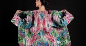 日本风格的和服，由Ganit Goldstein使用直接纺织多色3D打印。通过Stratasys公司形象。