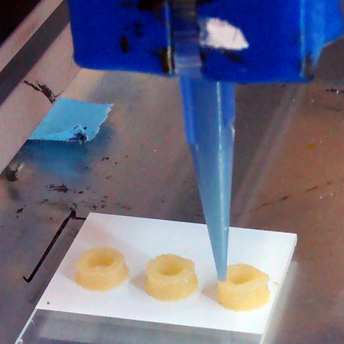 仿生复合材料的3D打印。图片来自西北大学。
