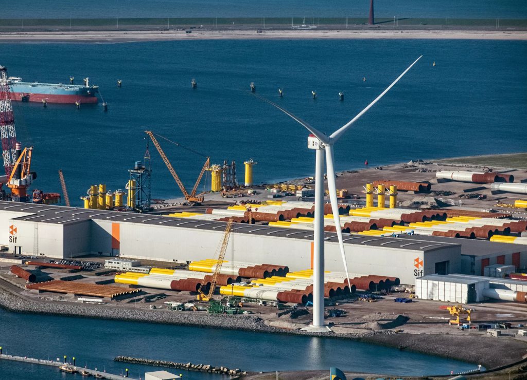 通用电气的Haliade-X offshore wind turbine.