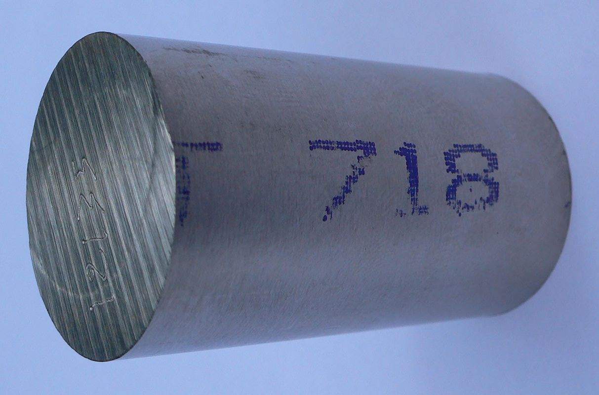 一块因科乃尔718“高温合金”，由于其耐高温性能，被认为是革命性的燃气涡轮发动机。图片来源:维基百科用户Ascaron