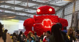 2016年纽约世界制造商博览会上Airigami设计的热气球机器人