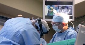 使用3D Systems的VSP提供增强的手术治疗的外科医生。通过3D系统照片。