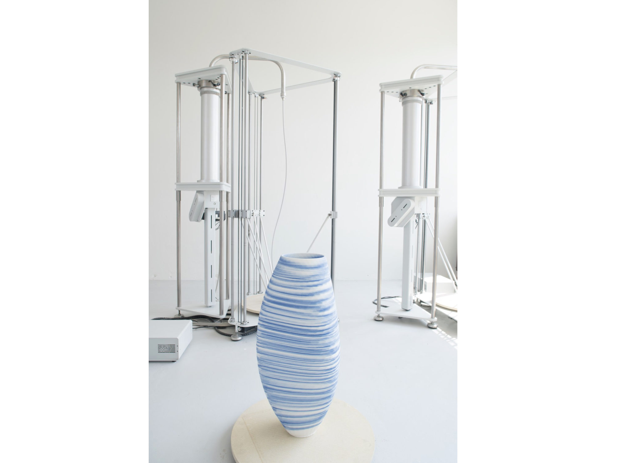3D printed Delftware vase. Photo via Olivier Van Herpt.