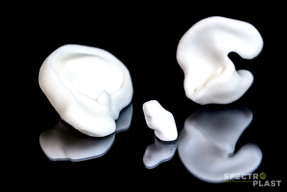 硅胶3D印刷助听器/耳朵型号。照片通过Spectroploplast