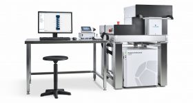 photonics Professional GT2 3D打印机。通过Nanoscribe照片。