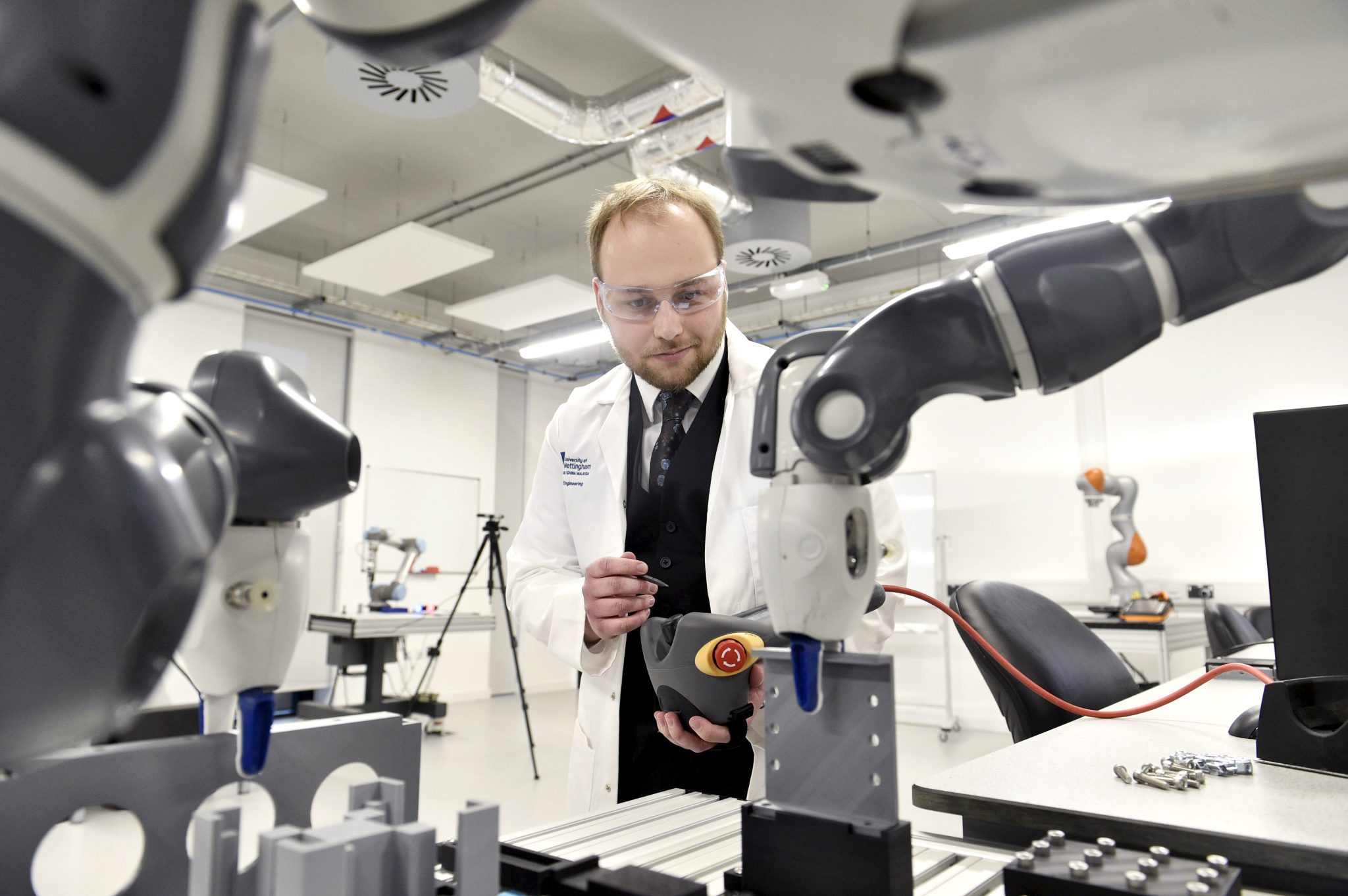 诺丁汉高级机器人实验室研究员。照片通过诺丁汉大学。
