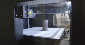 英国Guhring的工程师能够在复合材料中快速原型切割工具，然后将其打印在金属中。