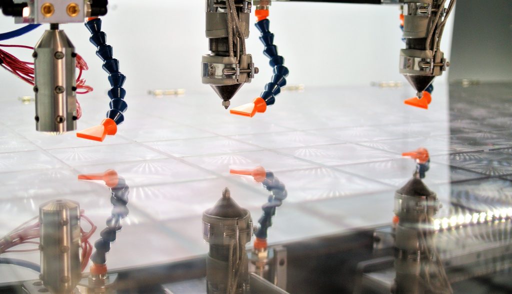 新推出的PP颗粒是专为Titan Atlas 3D打印过程（如图）设计的第一材料。通过Titan Robotics的照片。