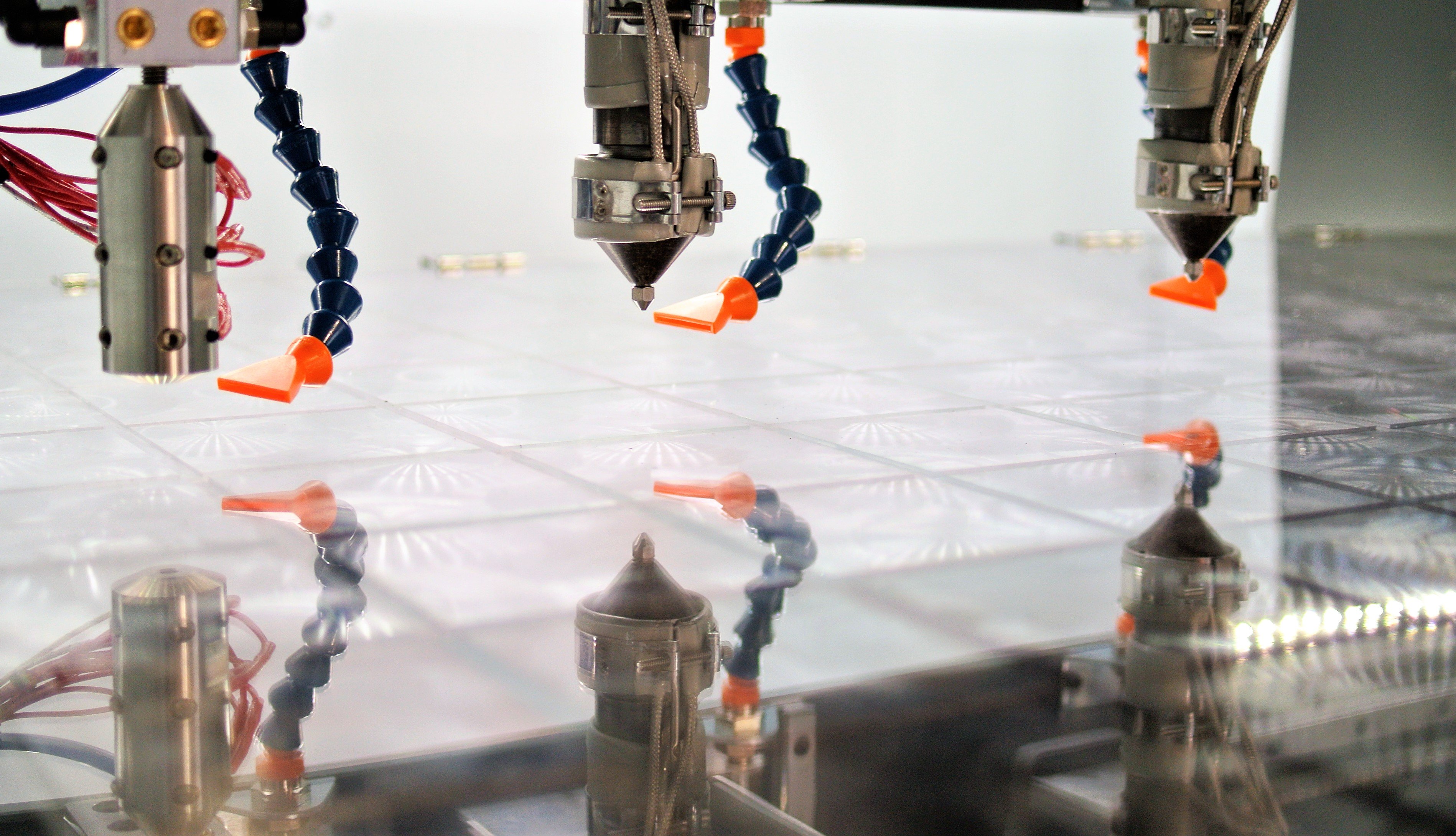 新推出的PP颗粒是第一批专门为Titan的Atlas 3D打印工艺设计的材料（如图所示）。照片来自泰坦机器人公司。
