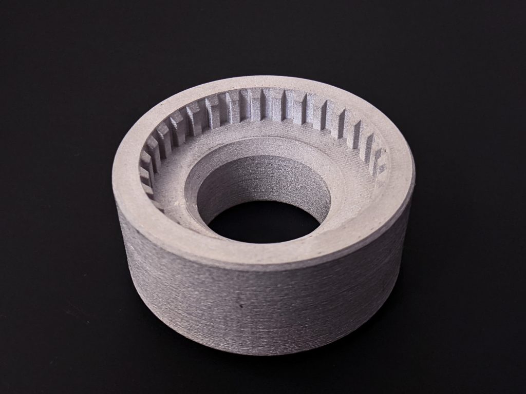 316L齿轮3D打印在MakerBot方法3D打印机。通过MakerBot照片。
