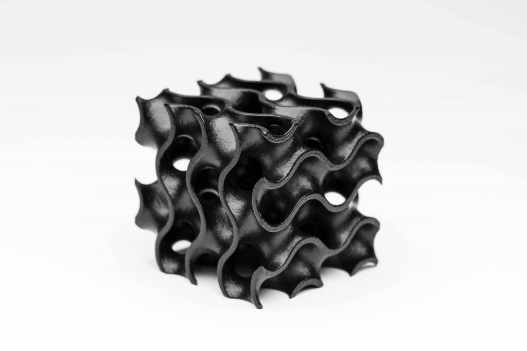 SAF 3D打印适合复杂的几何制造。通过Stratasys公司照片。
