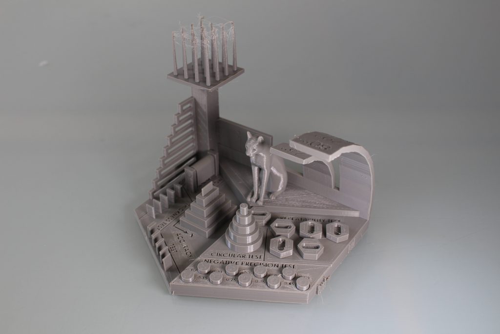 PETG中的3DPI基准模型。由3D打印行业拍摄。