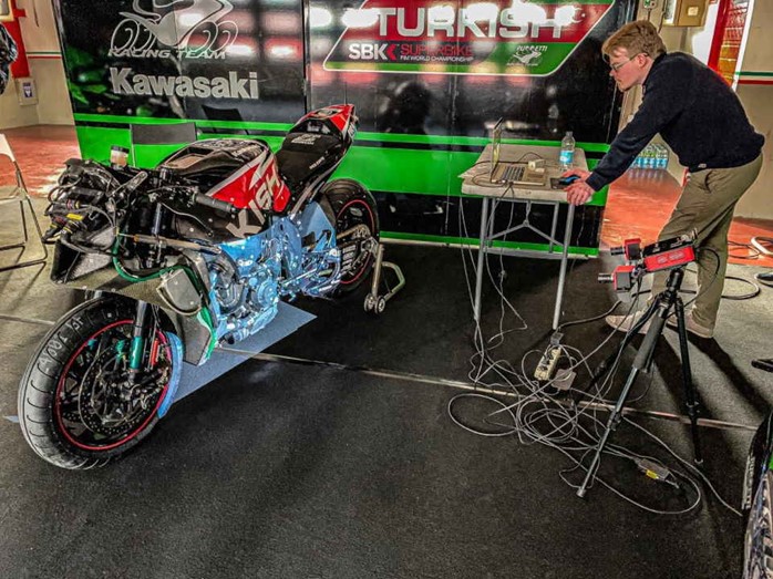 这辆自行车是用RangeVision 3D扫描仪扫描的。照片来自Kawasaki Puccetti Racing。