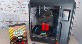 冒险家4 3D打印机。由3D打印行业摄。