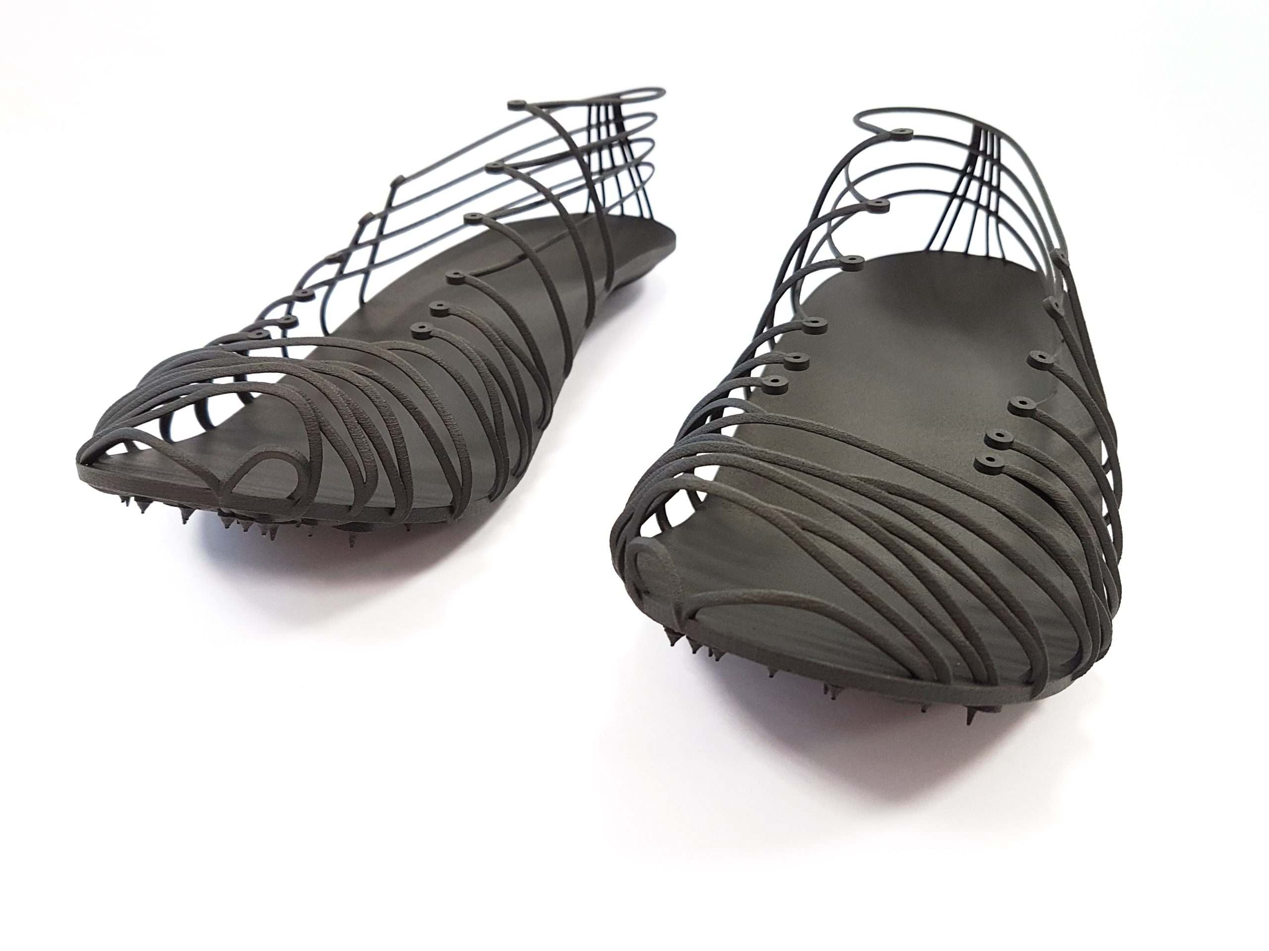 Pleko鞋是在CRP Technology的Windform SP碳纤维填充的复合材料中印刷的3D。通过CRP技术照片。