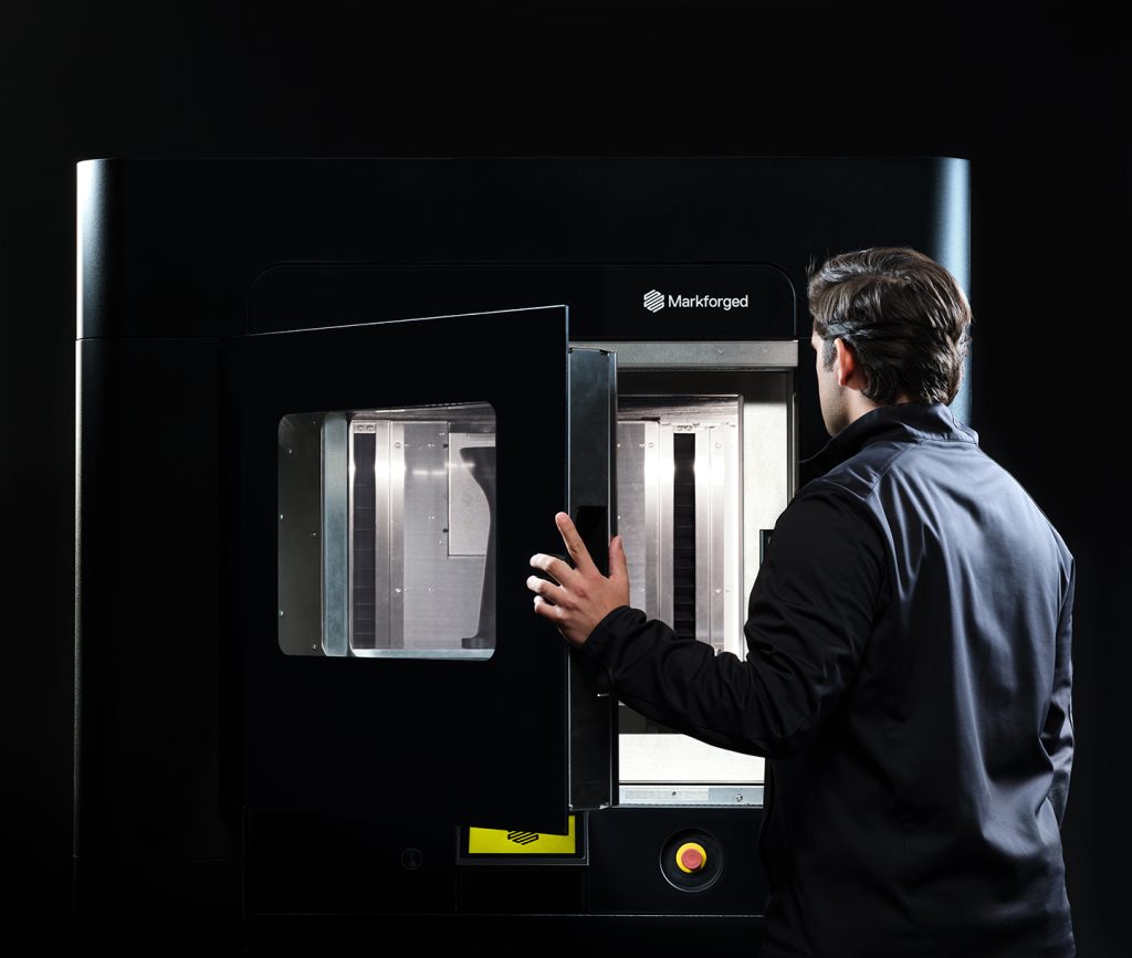 FX20是该公司迄今为止最大的打印机，非常适合大零件生产。通过Markforged照片。