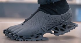 斯蒂芬·亨利希（Stephan Henrich）的3D印刷加密鞋。通过Sintratec的照片。