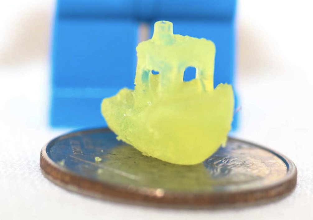 斯坦福大学研究人员印刷的小树脂板条3D。通过Dan Congreve的照片。