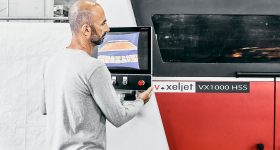 VoxelJet VX1000 HSS。通过Voxeljet摄影。