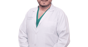 圣战Al Sukhun博士专家临床口腔医学ial surgeon at Emirates Hosptial. Photo via Emirates Hospital.