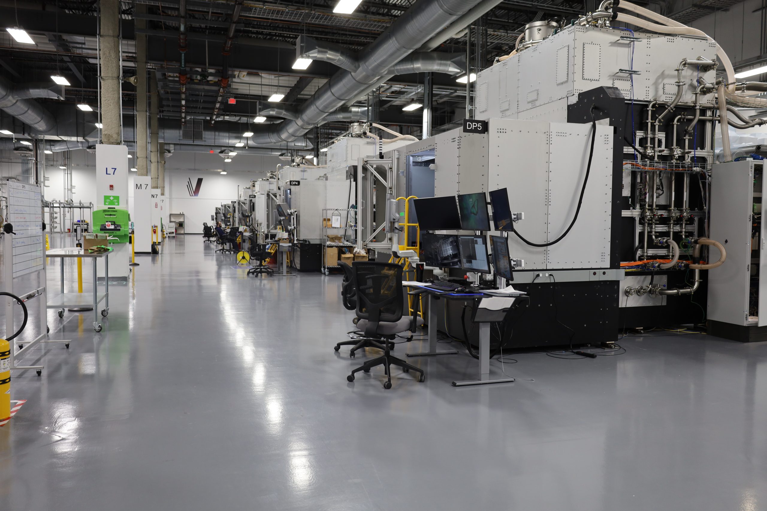 Vulcanforms的新设施设有100kW激光3D打印系统的机队。图像通过紫canforms。