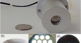 研究人员的3D打印等离子体传感器。通过麻省理工学院的照片。