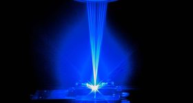 一个Nuburu blue laser. Photo via Nuburu.