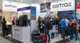 这Zortrax booth at Formnext 2022. Photo via Zortrax.
