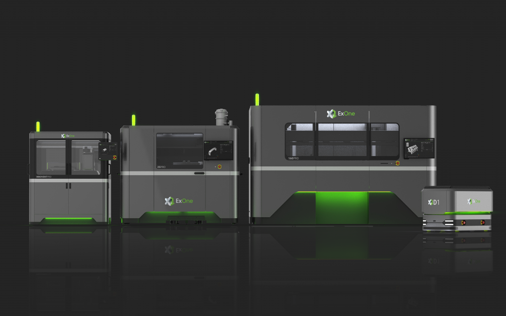InnoventPro(左)是一款先进的入门级金属3d打印机，它完善了ExOne的全套生产金属结合剂喷射系统，其中包括X1 25Pro(中)、X1 160Pro(右)和用于自动化工业4.0运输的X1D1自动导航车。通过ExOne形象。