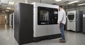 语境's report has identified industrial 3D printer sales rebounded strongly across the globe during Q1-Q3. Photo via Stratasys.